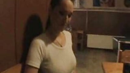 એક યુવાન શ્યામા સેક્સી બીએફ ના pussy વિડિઓ માં કમશોટ.